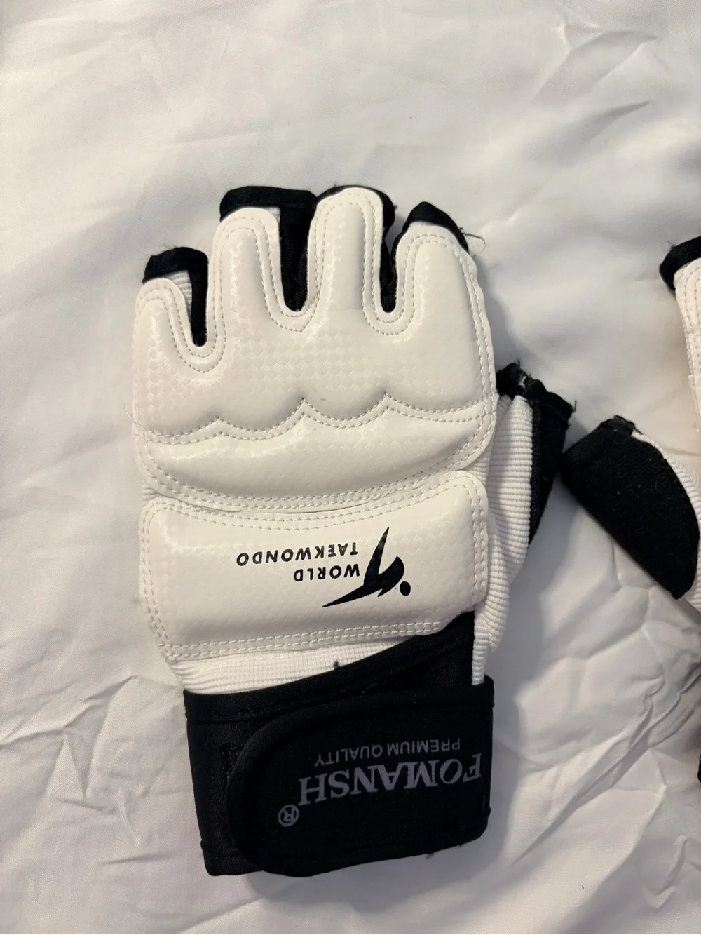 White & Black Taekwondo Sparring Gloves